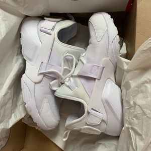 White Nike Hurache City Low